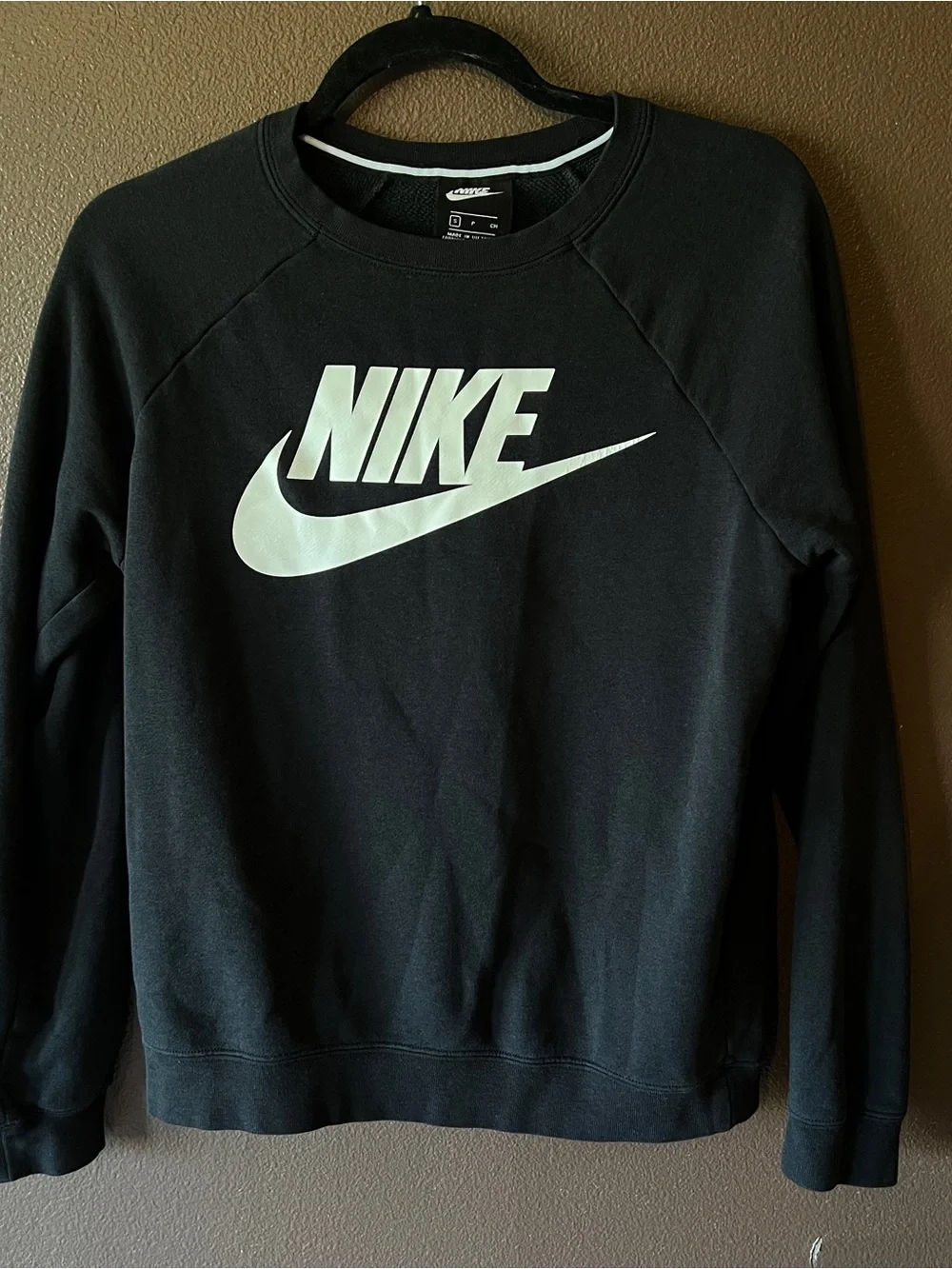 Nike Men’s Black Crewneck Sweatshirt with White Swoosh vintage